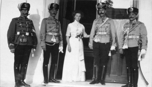 otmacamera:  Sergeant-major Ivan Lefler, captain Alexander Bentsselevich, Grand Duchess Olga Nikolaevna, commander Anatoly Martynov and staff-captain Nikolai Ponomarev at the Livadia Palace, 3rd November 1911.  “3rd November. Thursday.  Today, for the