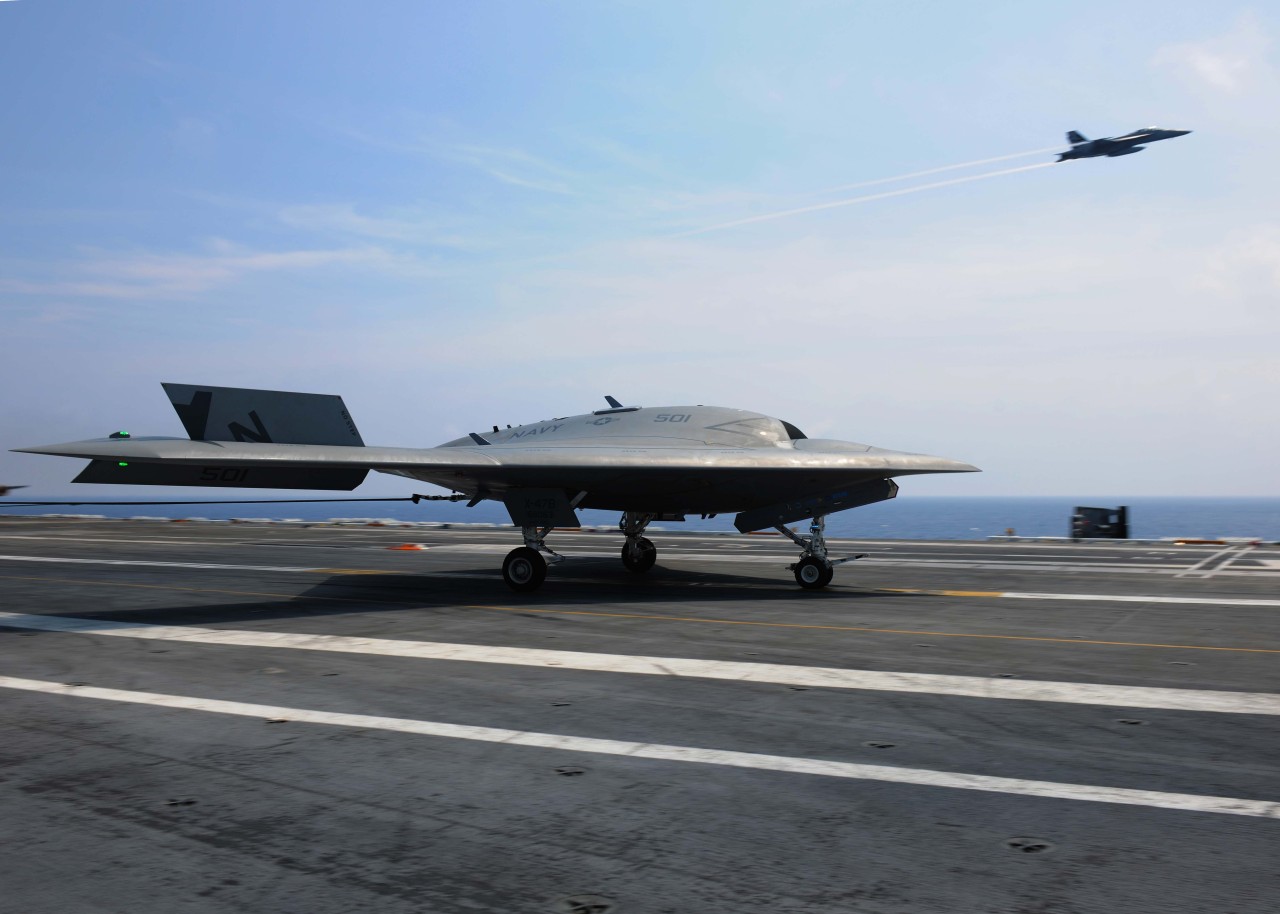 rocketumbl:  X-47B  F/A-18F 