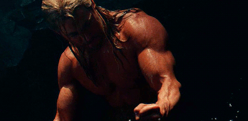redundanttanks:Deleted Scene from Avengers Age Of Ultron (2015)Chirs Hemsworth worked out like a mad