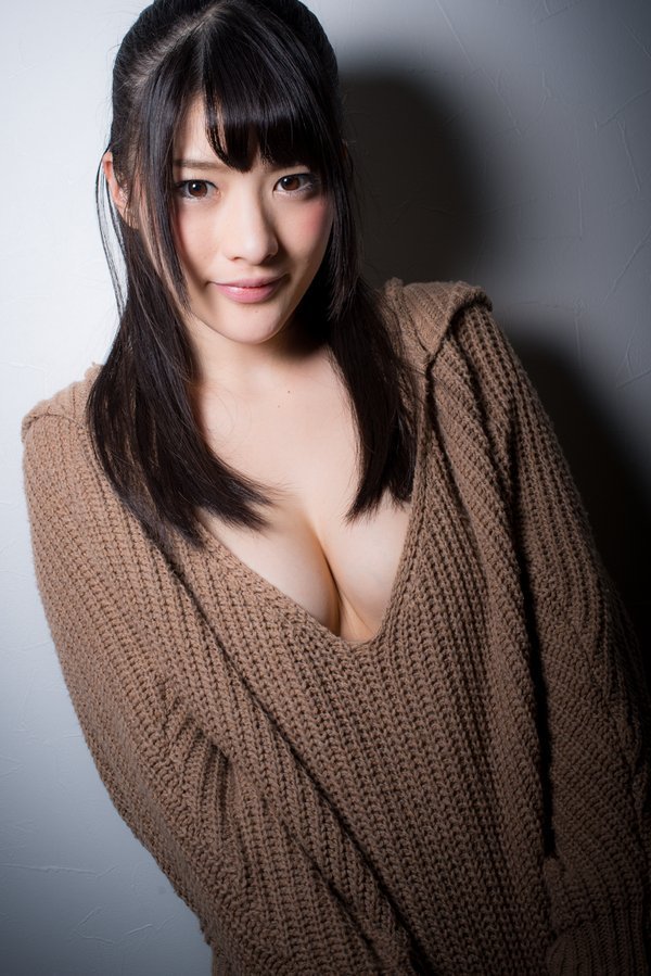 nwashy:  神谷えりな仮面女子ErinaKamiyaさんのツイート: “着衣グラビア♪