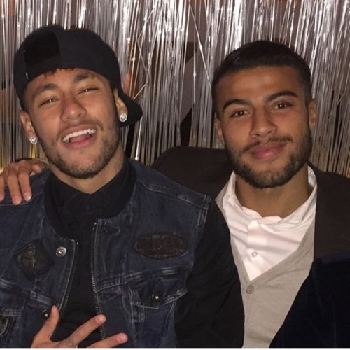 everythingaboutneymar:&ldquo;Happy birthday my brother … Lots of happiness and blah blah blah hahaha