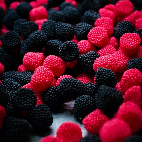 foodthatlookslikeyourfave: ☀ Cain Zeitgeist looks like black and red raspberry candy as requested by