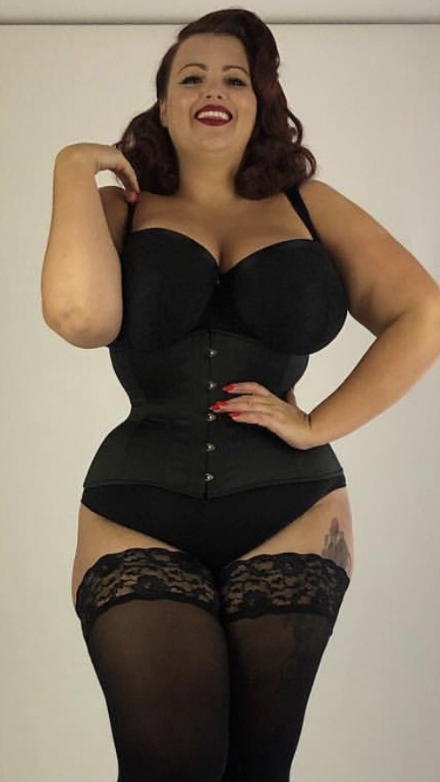bbworship:   FullerFiguerFullerBust 