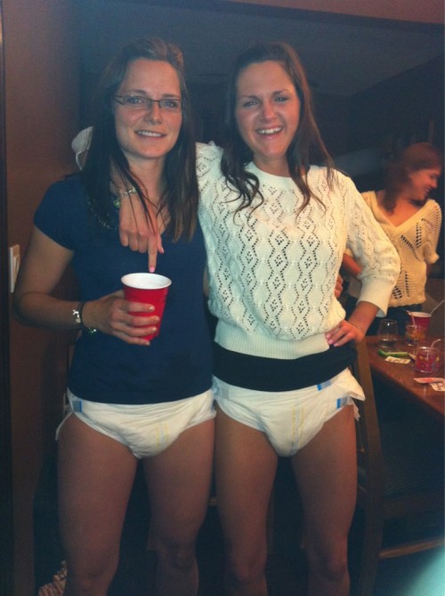 klb-lover: A couple of amateurs having fun. Is the girl on the right wet? 