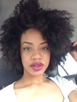 theyjustloveme:  Crazy curly hair Ig: Jorieanne