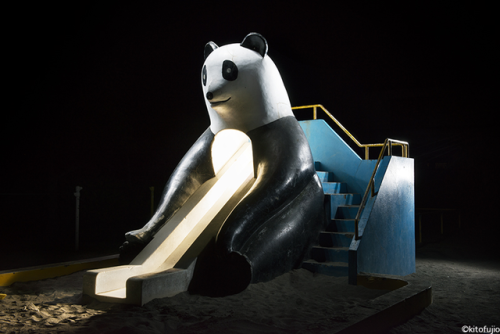 itscolossal:Photos of Japanese Playground Equipment at Night by Kito Fujio