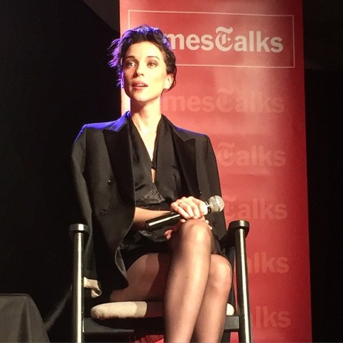 ifuckinglovestvincent:  St. Vincent in the shed @luminatofestival for #TimesTalks #StVincent #AnnieClark #luminatosignaturemoment #luminato #NYTimes #viewsfromthesix #thankyoutoronto× jenannross