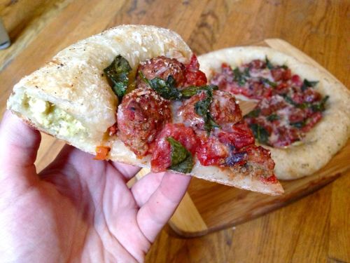 veganpizzafuckyeah:  homemade stuffed crust meatball pizza! the crust was stuffed with a mash up of tofu ricotta and trader joe’s vegan mozzarella shreds and the pizza was topped with meatless meatballs (leftovers from last nights dinner), the tomato