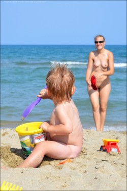 outdoornuditynflash:  Kill the hype and propaganda naturism/nudism is family friendly and can build a healthy self image and acceptance of others its not damaging or harmful to development…mental, sexual, or social…. just educate have open conversations