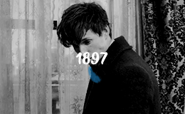 newdscamander:So you’re the guy with the case full of monsters, huh?