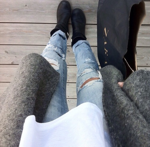 magicalpetals:  Get this outfit: ripped boyfriend jeans // grey cozy cardigan
