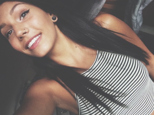 youmkemeshine:  ..ياما مرتني عيُون وماسهيت إلا بعيونكI have passed by many eyes, but i only got lost in yours