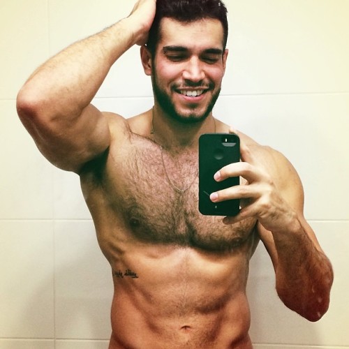 mymenstocktaking:  Sexy shirtless selfies by Javier Castillo (@javocast13 on Instagram).