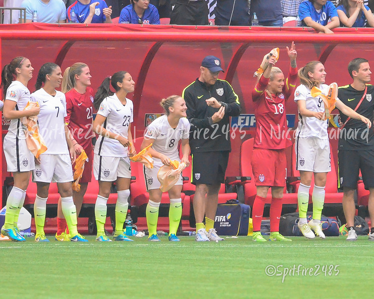 wambach-off-my-uswnt:  polarbearsuburbs:  Ash couldn’t control herself at the WWC