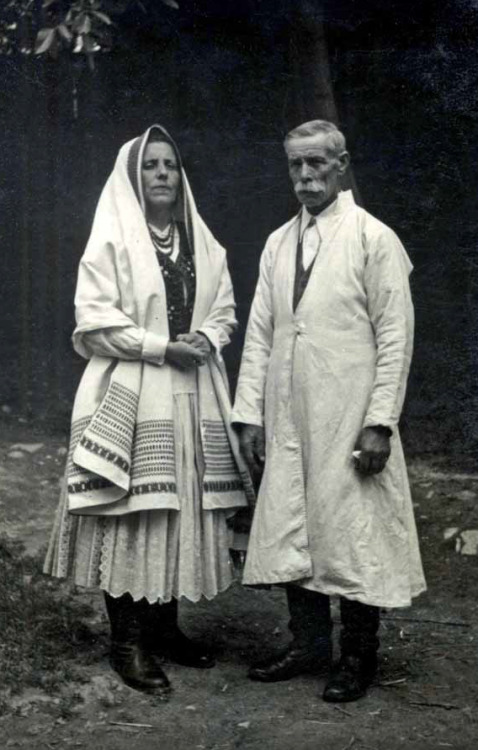 polishcostumes:Łańcut type of clothing, south-eastern Poland, 1950s. Source: “Ludowe