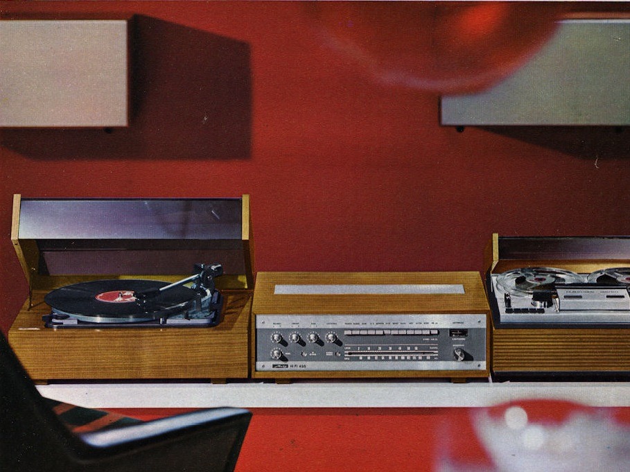 gaytapes:  Before I forget, here’s a better shot of the Metz 486 turntable mentioned