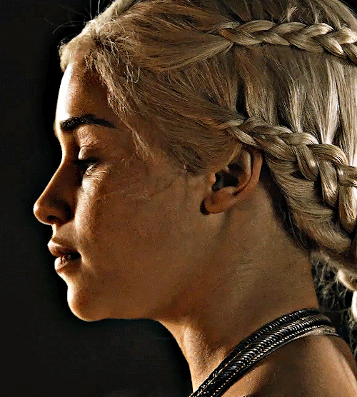 The Unreal beauty Of Emilia Clarke As Daenerys Targaryen In Game Of Thrones (2011-2019)