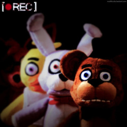 shutupandtakemyyen:    Five Nights At Freddy’s PlushYou’ve made it through the game without having a heart attack, but can you survive one night cuddling a Five Nights At Freddy’s plush as you sleep? Bring the monsters from the  scariest game ever