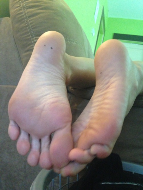 herfeet-myfetish:candid soles of a friend, she didnt know i took these :)