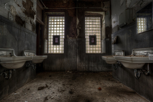 creepypiss: Trans-Allegheny Lunatic Asylum Built between 1858 and 1881, this asylum is well known fo