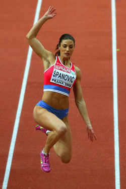 foxygirlsofsport:  Ivana Spanovic http://foxygirlsofsport.tumblr.com/ 