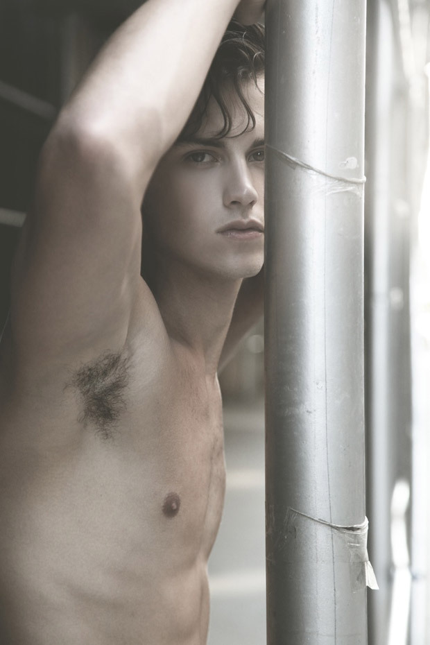lurkingcritic: coltsandcandy2:  Steel and skin.  Good composition and appropriate