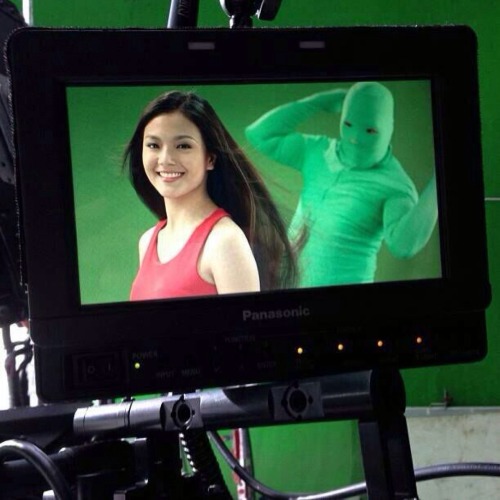 johndarnielle:  saladinahmed:  So apparently, this is a thing: Greenscreen-clad workers who secretly
