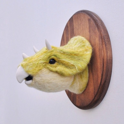 sloth-grammar:vinceaddams:amandasmithtextiles:sosuperawesome:Needle Felted DinosaursNocik on EtsySee