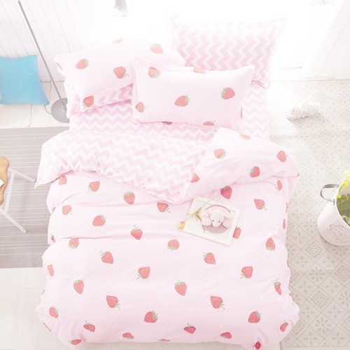 ♡ 4 Piece Strawberry Bedding (3 Sizes) - Buy Here ♡Discount Code: behoney (10% off your purchase!!)P