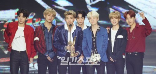 They look soooooo happy Congrats Bangtan on the Album Daesang on GDA 2018