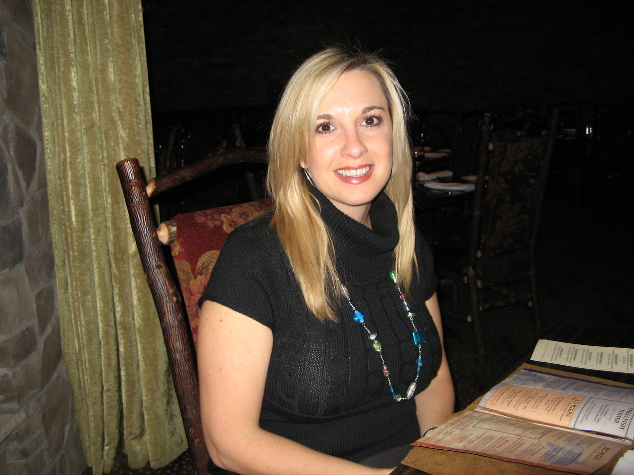 cougarmilfdressed:  Femme cougar mure cherche une rencontre  Reblog… Follow…