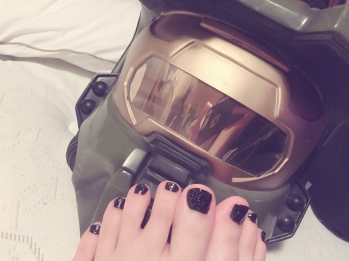 sarahsfeet: Even Master Chief worships my feet ~