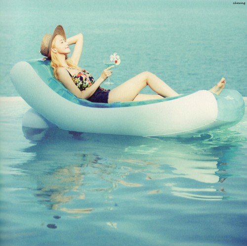 Yoona (SNSD) - Party Photobook Pics