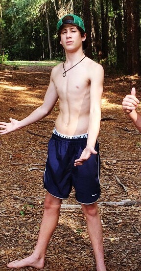 sagginboys:  Hanging out in the woods in the nice Nike shorts, AE waistband and hat