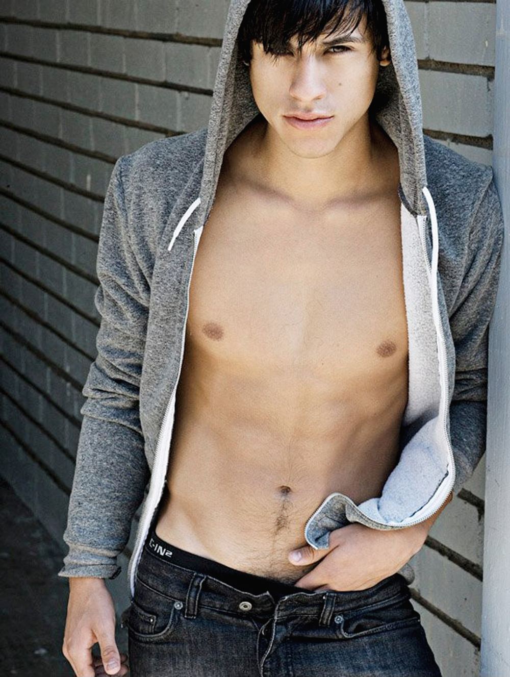 waistbandboy:  waistbandboy:  OMFG, he’s flippin’ hot!  Had to reblog, accidentally