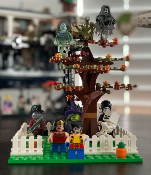 I built my first @lego Halloween MOC for today’s @houstonbrickclub meeting &amp; I must say, I’m pre