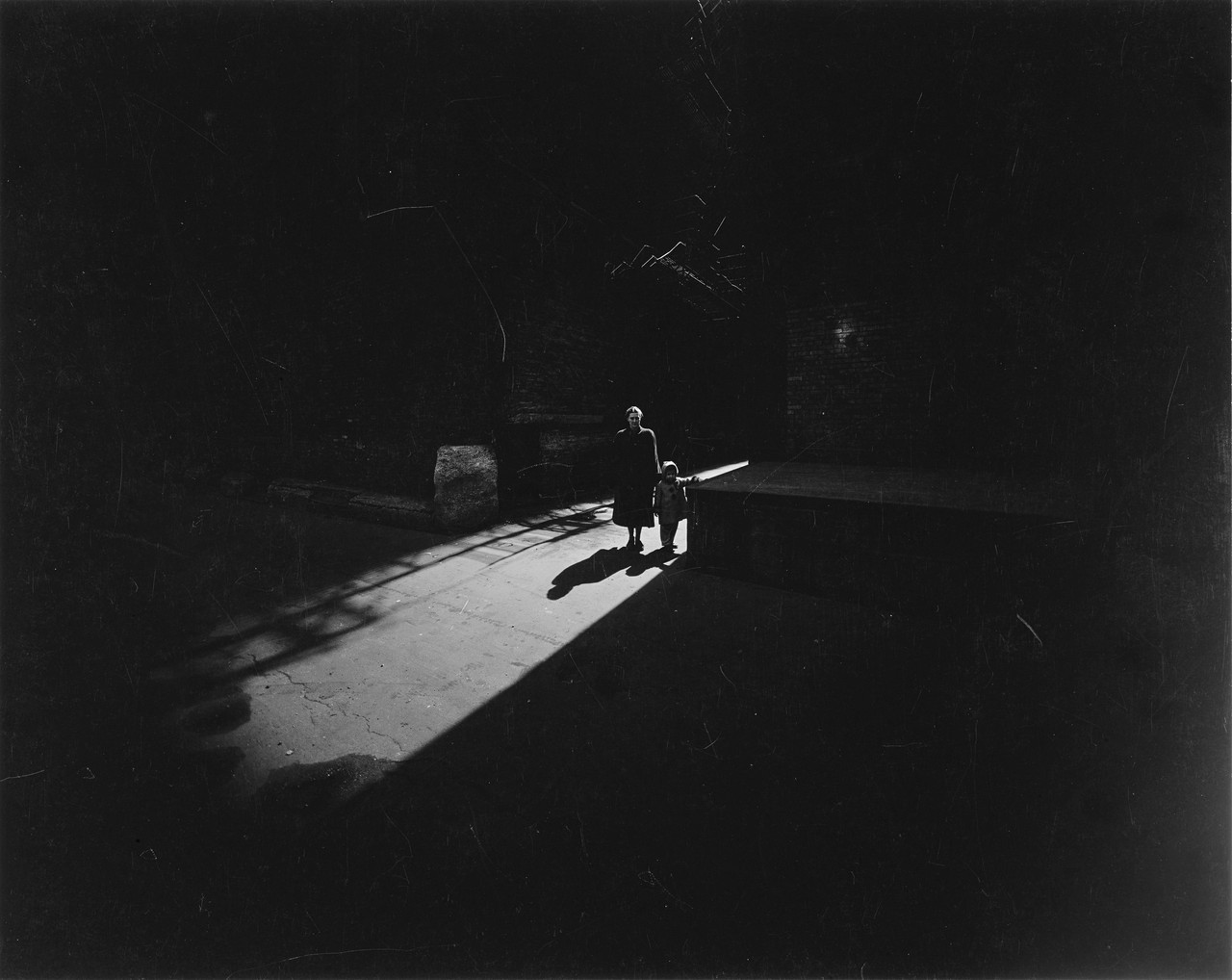 uconstruction:Harry Callahan - Eleanor and Barbara, Chicago 1953