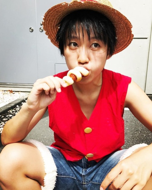 kyokostar:Yum yum #luffy #monkeydluffy #cosplayer #cosplayersofinstagram #onepiececosplay