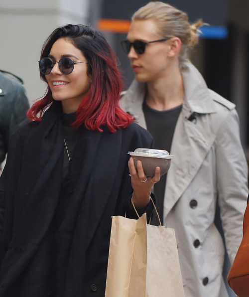 california-luxe:daily—celebs:10/21/14 - Vanessa Hudgens + Austin Butler out for lunch in NYC.