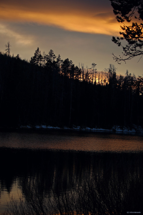 Sunset at Sylvan Lake: Yellowstone National Park, Wyomingby riverwindphotography, November 2016