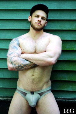 doyoulovemymen:  I could look at Mathew Camp all day long.