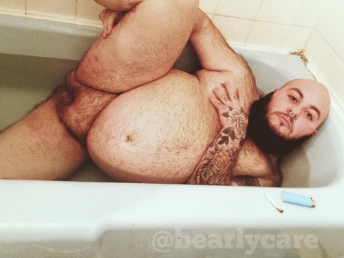 bearlycare:  I used my first lush bath bomb, and sloshed around while puffing on a j. 👑