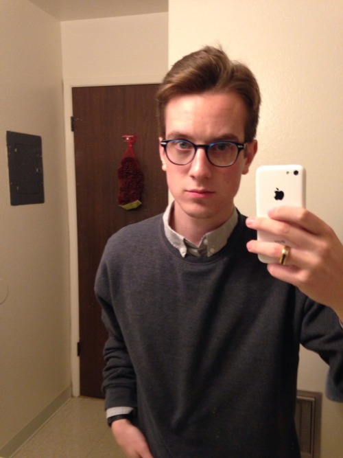 maxwelln:I’m your average young white man. About 5’9”, 140 lbs, vaguely Rivers Cuomo-esquerevisiting