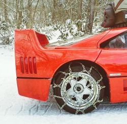 vespaeporsche:  Winter wonderland #F40 #Ferrari