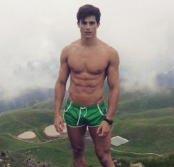 hotpietrobocelli:  Pietro Boselli in green shorts?!   ……wow…..super-sexy!!!