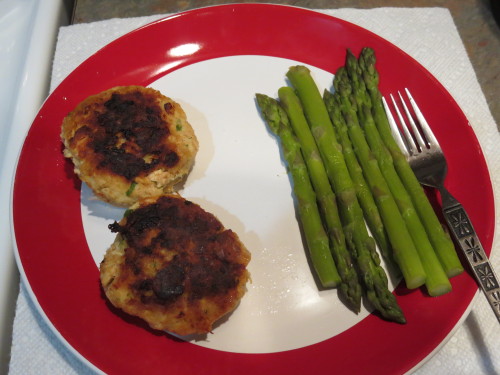 caffeinatedcrafting:Tuna Patties3 Cans of Tuna1 EggBread crumbsOnionGarlicOilJalapenos (Optional! I 