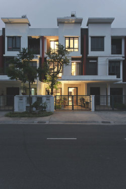 thelavishsociety:  Gamuda House by IHouse Architecture | LVSH