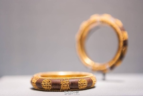 dressesofchina: Qing-dynasty bangles at the Forbidden Palace