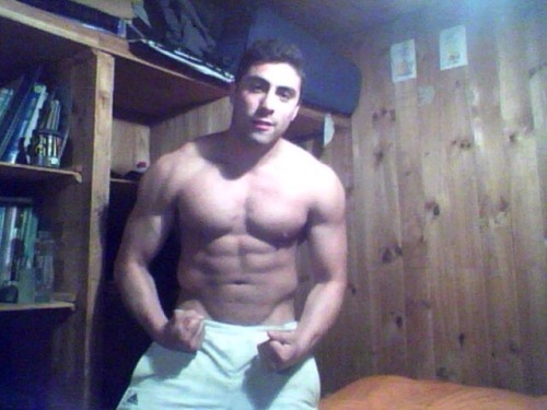 tuopcion0:  maikol1974:  ccpchilean:  fotitosprivadas4recargado:  maikol1974:  vergasyfetichesgay:  Sabroso modelo presumiendo su sexy cuerpazo y deliciosa vergota!   …Para ver mas latinos vergones entra a  vergasyfetichesgay    Yo lo conozco muy bien