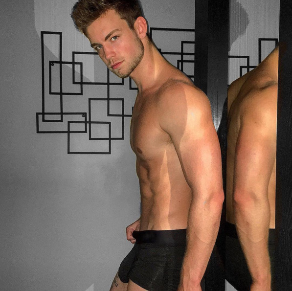 amazingmalenudity:  Dustin McNeer